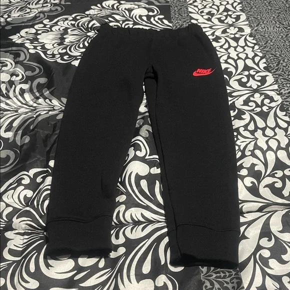 Nike Kids Matching Set in Black and Red - Picture 4 of 4